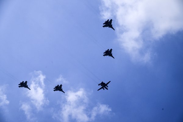 犀牛配资 舰载固定翼预警机受阅 擦亮中国海军“空中之眼”
